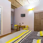 Domus Avi - Pensión 4*