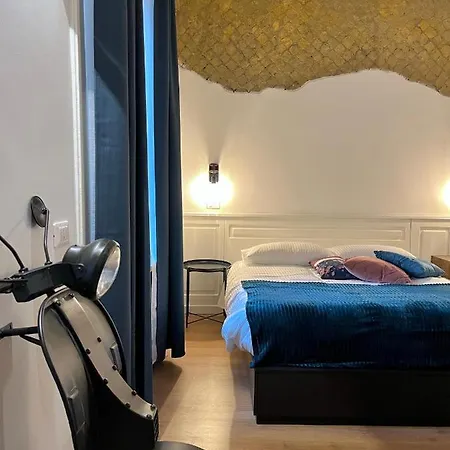 Domus Avi - Pensión 4*